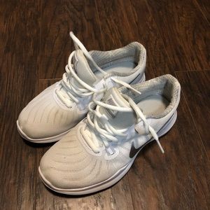 White Nike Tennis Shoes Size 6